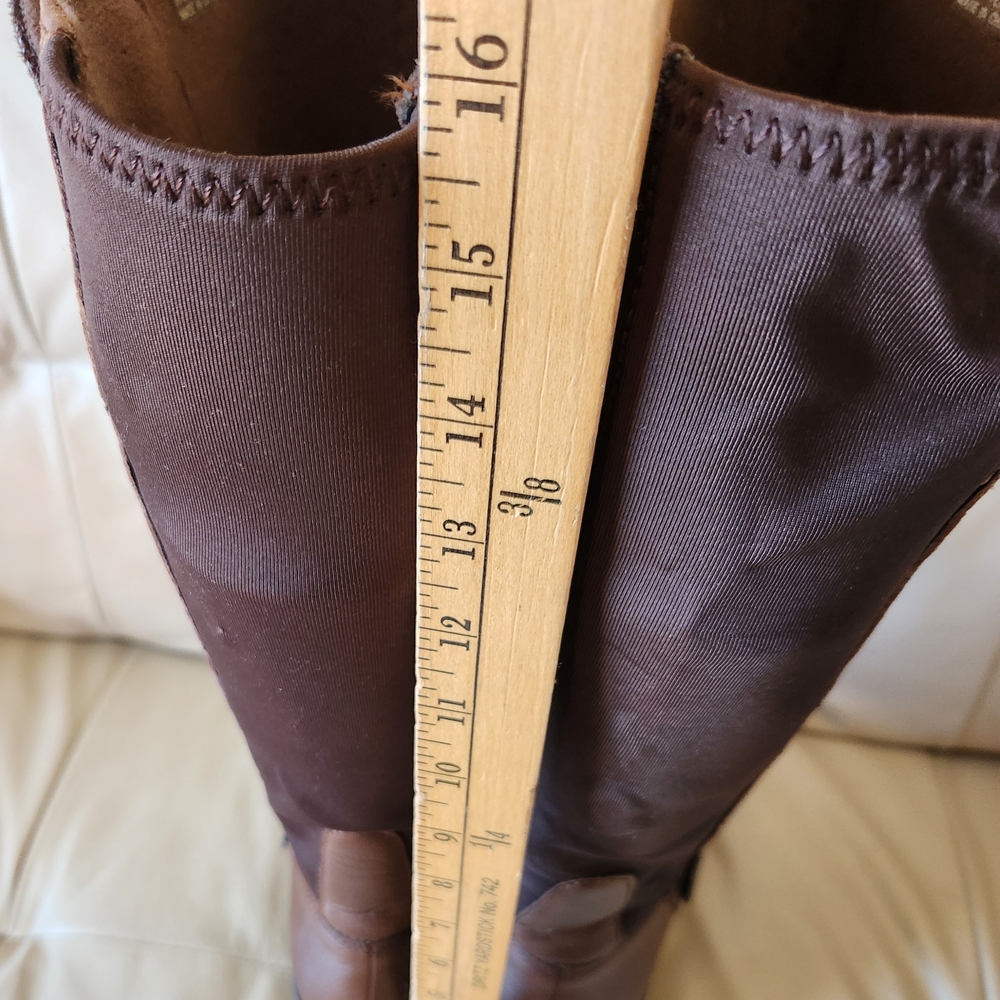 Earth Origins Leather in Rich Brown and Soft Tan Trimmed In Dark Brown Suede. - Picture 5 of 8
